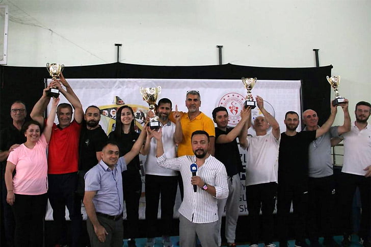 KARATE T&Uuml;RKİYE ŞAMPİYONLARI MADALYALARINI İSKENDERUN’DA ALDI