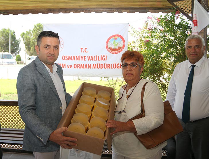 &Ccedil;ift&ccedil;ilere Akdeniz Meyve Sineği tuzağı dağıtıldı