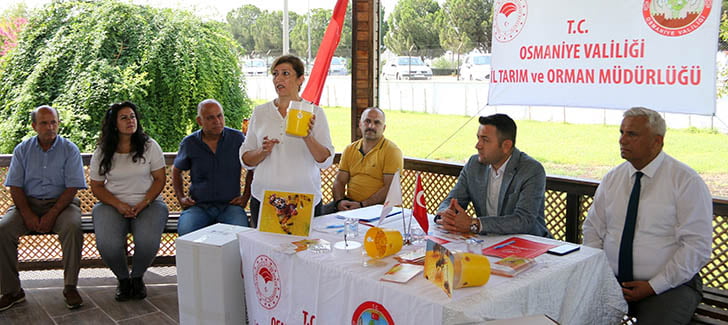 &Ccedil;ift&ccedil;ilere Akdeniz Meyve Sineği tuzağı dağıtıldı