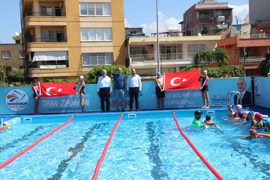 İskenderun Portatif Yüzme Havuzu Hizmete Açıldı