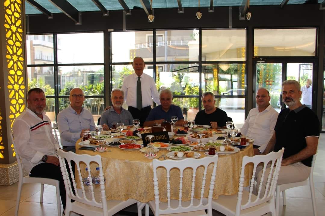 İTSO YÖNETİMİ ECZANE TEKNİSYENLERİNİN KAHVALTISINA KATILDI