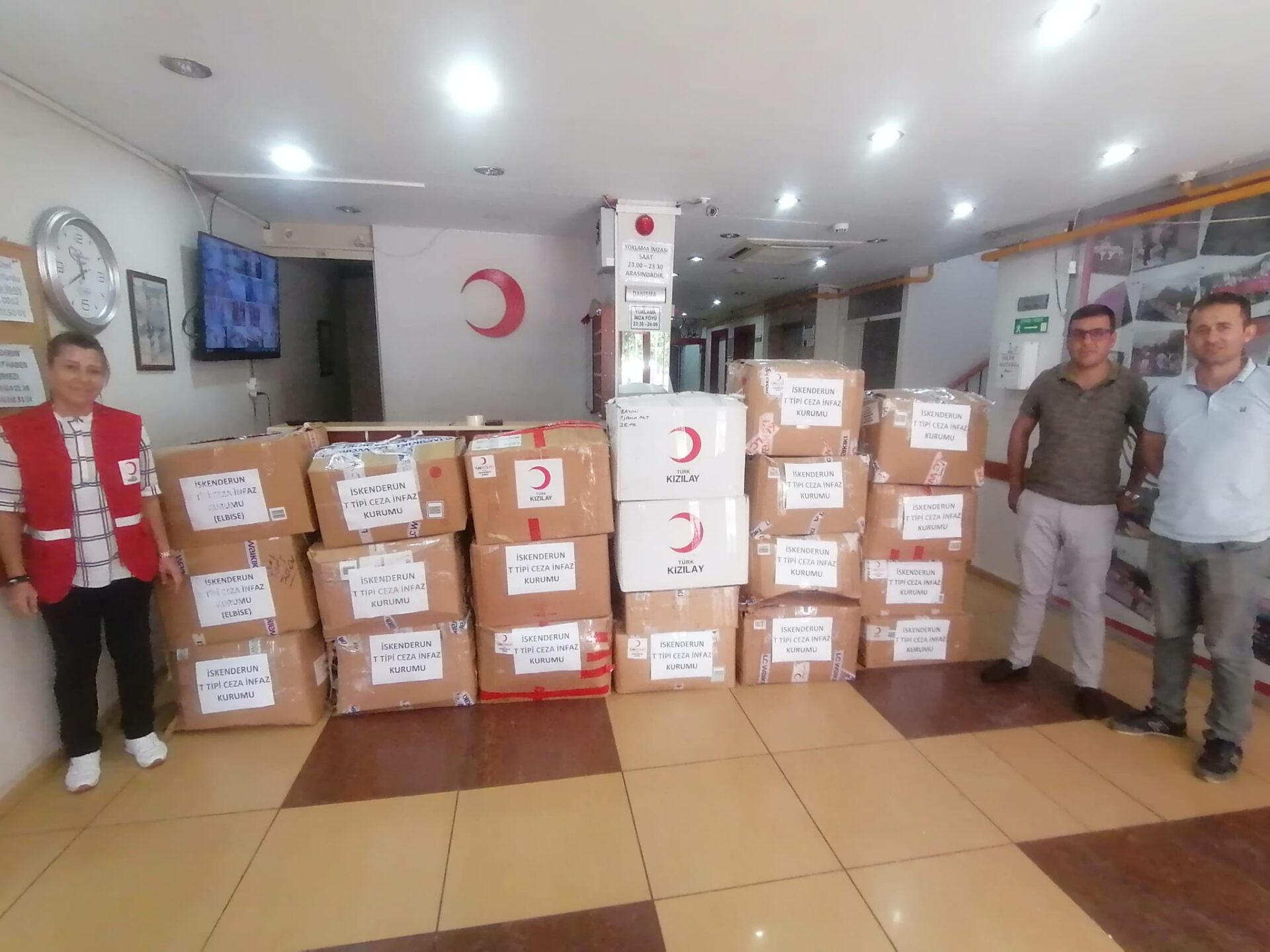 T&Uuml;RK KIZILAYI İSKENDERUN ŞUBESİ&rsquo;NDEN MAHKUMLARA VE &Ccedil;OCUKLARINA YARDIM