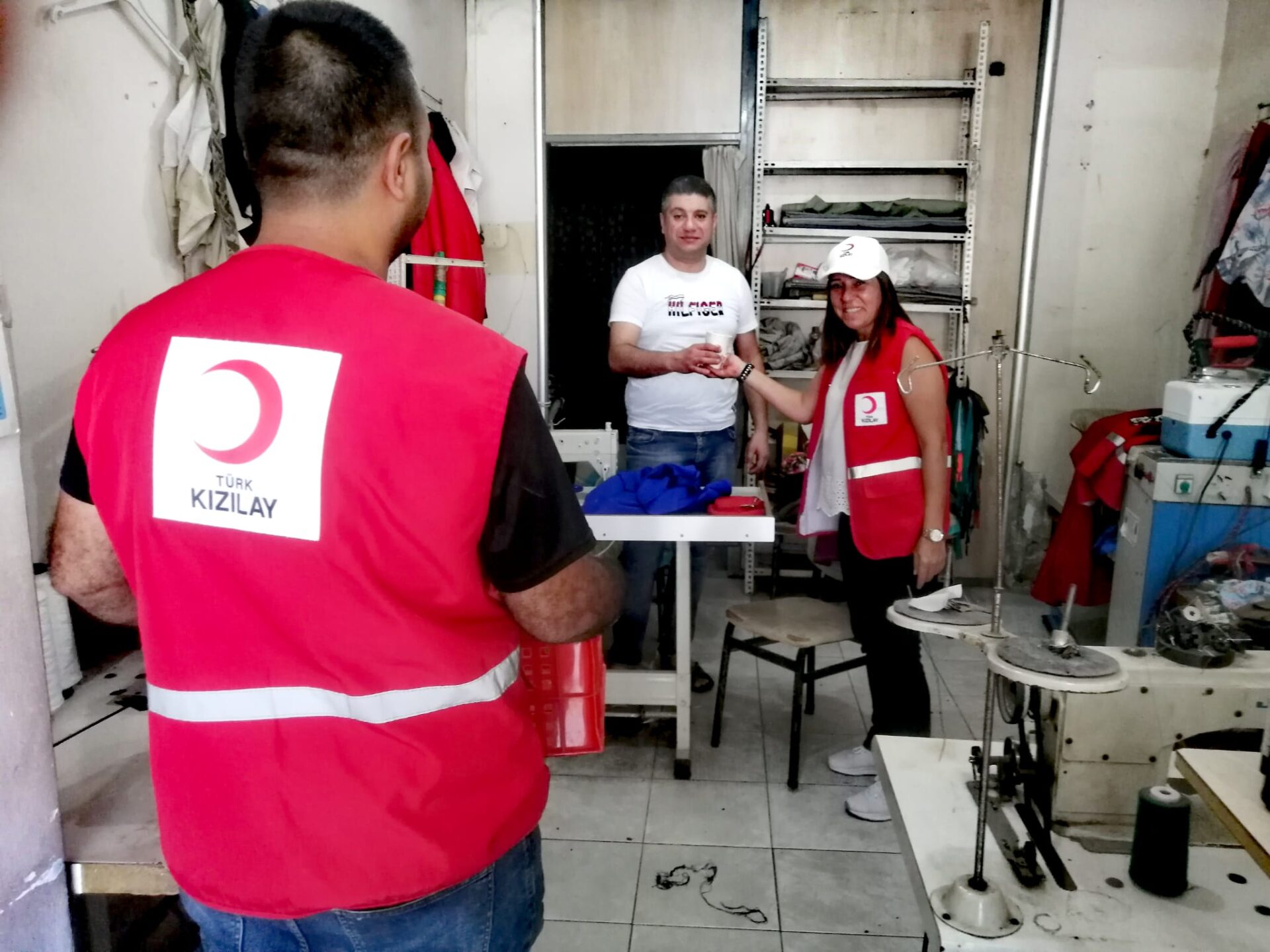 T&Uuml;RK KIZILAY İSKENDERUN ŞUBESİ AŞURE DAĞITTI