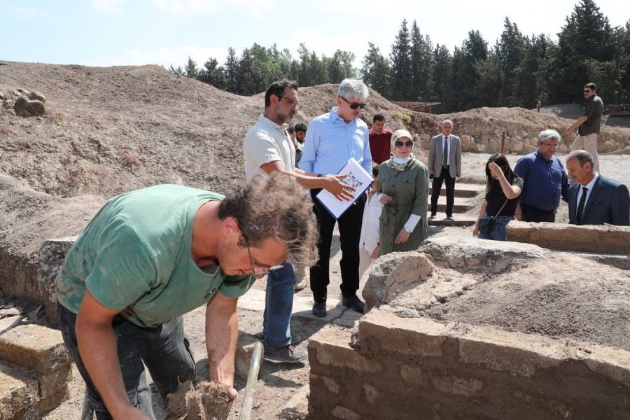 Vali Doğan, Tel A&ccedil;&ccedil;ana H&ouml;y&uuml;ğ&uuml;ndeki Kazı &Ccedil;alışmalarını Yerinde İnceledi