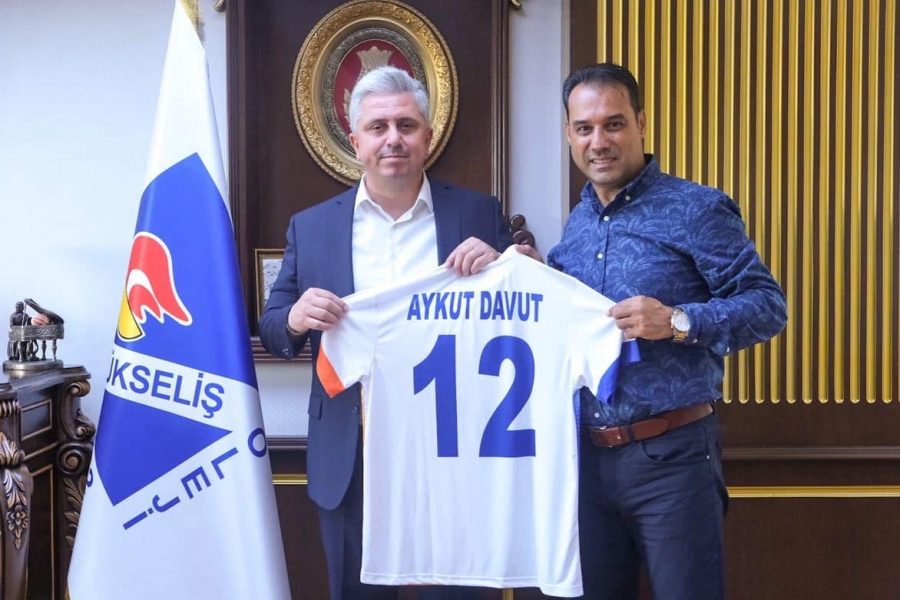 Aykut Davut &Ouml;ktem’e forma armağan edildi