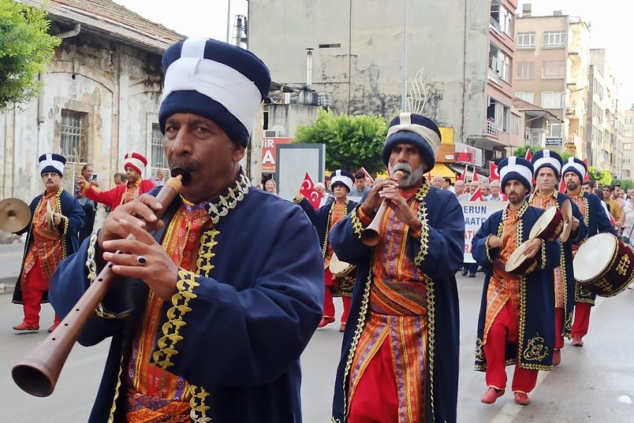 İSKENDERUN&rsquo;DA &lsquo;AHİLİK BAYRAMI&rsquo; KORTEJİNE YOĞUN İLGİ