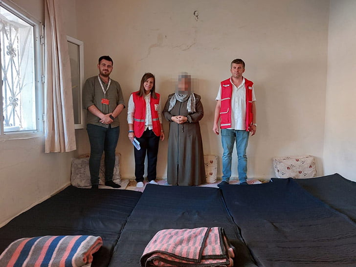 TÜRK KIZILAY İSKENDERUN ŞUBESİ’NDEN YATAK VE BATTANİYE YARDIMI