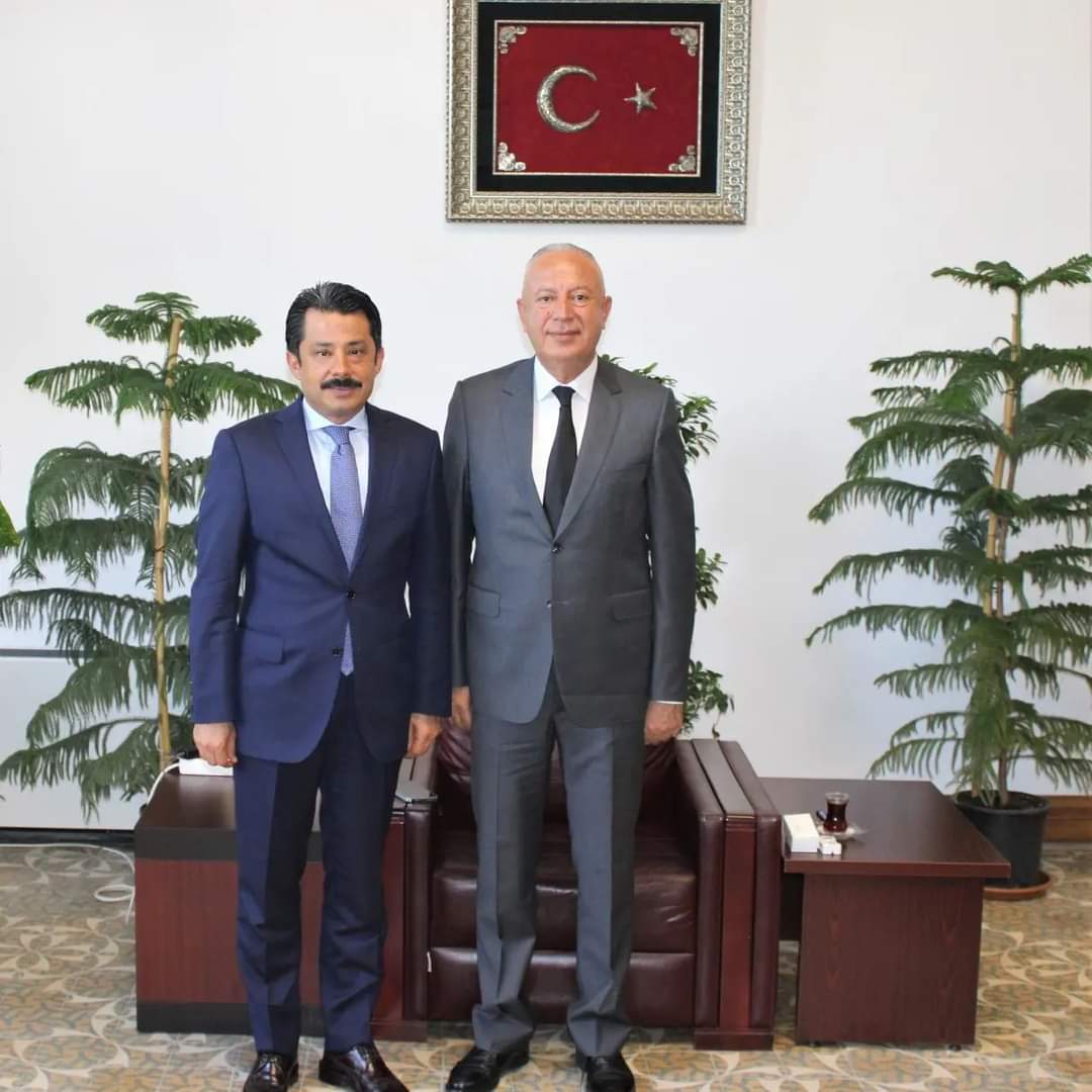 AKDENİZ ECZANE TEKNİSYENLERİNDEN KAYMAKAM DEMİRY&Uuml;REĞE ZİYARET