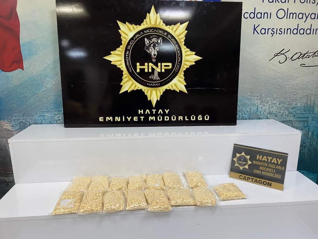 OTOMOBİLDE 32 BİN 700 UYUŞTURUCU HAP ELE GEÇİRİLDİ