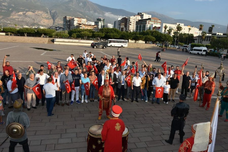 İSKENDERUN&rsquo;DA &lsquo;AHİLİK BAYRAMI&rsquo; KORTEJİNE YOĞUN İLGİ