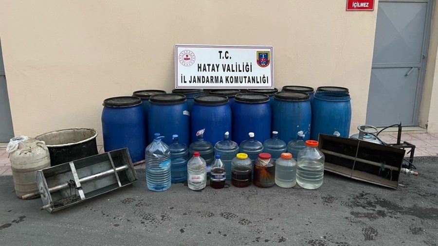 İskenderun&#8217;da bin 750 litre sahte içki ele geçirildi