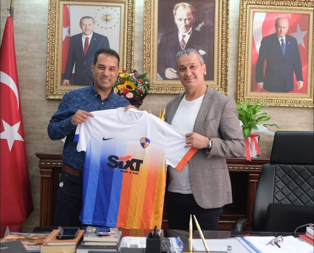 BAŞKAN GÜL’E ŞAMPİYON FORMA HEDİYE EDİLDİ