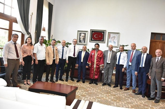 KAYMAKAM DEMİRY&Uuml;REK&rsquo;E AHİLİK KAFTANI