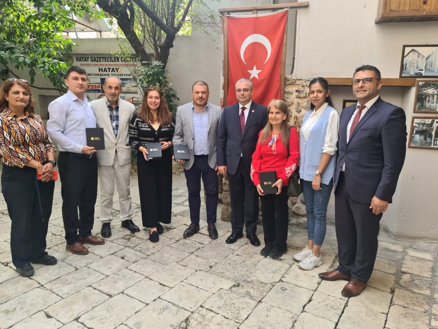 GAZETECİLERE TURKUAZ BASIN KARTLARI VERİLDİ