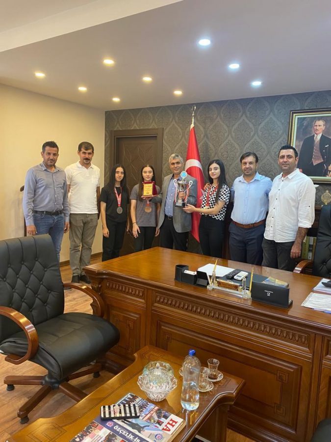 Şampiyonlardan &Ouml;z&ccedil;elik-İş’e anlamlı ziyaret&hellip;