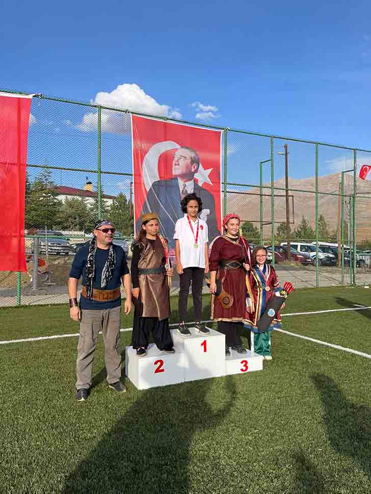 İSKENDERUN’LU OK&Ccedil;ULAR K.MARAŞ’TAN MADALYA İLE D&Ouml;ND&Uuml;