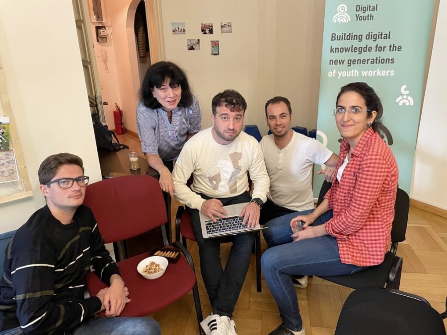 ERASMUS+ DIGITAL YOUTH PROJESİ KAPSAMINDA EĞİTİMCİ KATILIMCILAR ROMANYA&#8217;NIN BÜKREŞ KENTİNDE EĞİTİM ALDILAR