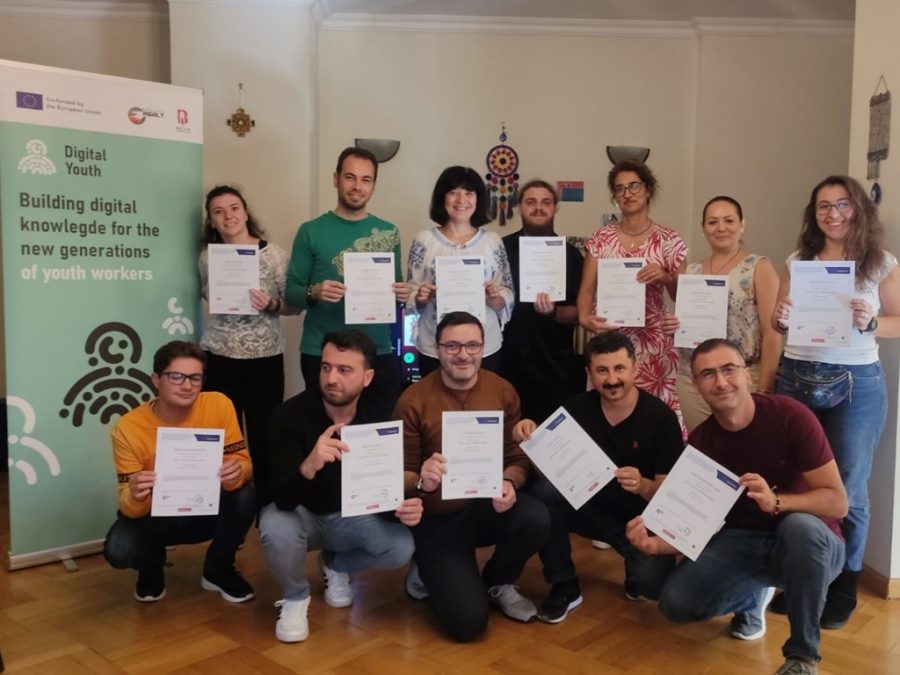 ERASMUS+ DIGITAL YOUTH PROJESİ KAPSAMINDA EĞİTİMCİ KATILIMCILAR ROMANYA&#8217;NIN BÜKREŞ KENTİNDE EĞİTİM ALDILAR