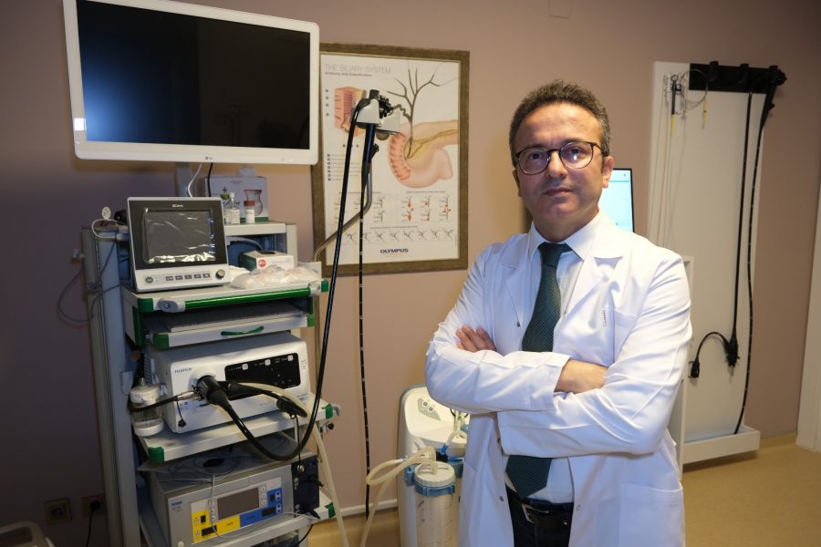 ÖZEL HASTANEDEN AYRILAN PROF.DR. ŞERİF YILMAZ, ENDOSKOPİ VE KOLONOSKOPİ UYGULAMALARINI TAM DONANIMLI MUAYENEHANESİNDE SÜRDÜRÜYOR
