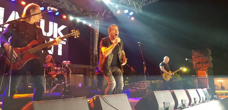 İGEV’DEN YİNE MUHTEŞEM BİR GECE, HALUK LEVENT ‘EĞİTİME DESTEK’ İÇİN ŞARKI SÖYLEDİ