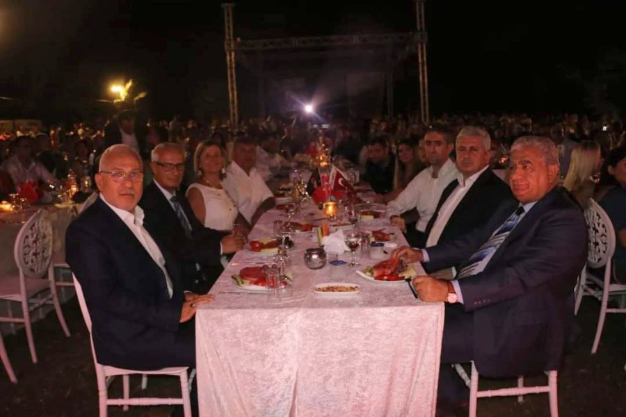 İGEV’DEN YİNE MUHTEŞEM BİR GECE, HALUK LEVENT ‘EĞİTİME DESTEK’ İÇİN ŞARKI SÖYLEDİ