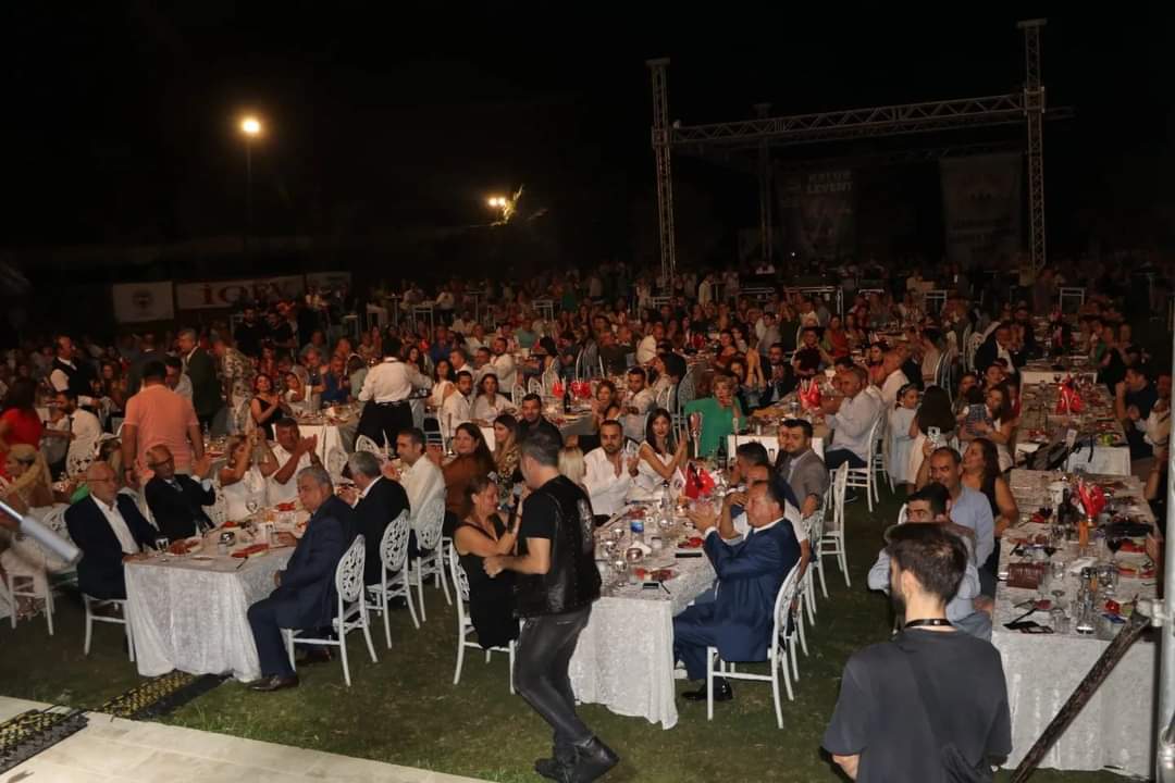 İGEV’DEN YİNE MUHTEŞEM BİR GECE, HALUK LEVENT ‘EĞİTİME DESTEK’ İÇİN ŞARKI SÖYLEDİ