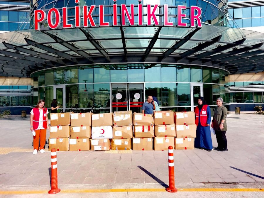 T&Uuml;RK KIZILAY İSKENDERUN ŞUBESİ YARDIM SEFERBERLİĞİNİ S&Uuml;RD&Uuml;R&Uuml;YOR