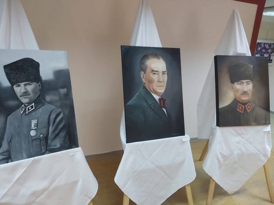 Rengarenk Sanat Evi, 80 eserlik bir sergi açtı