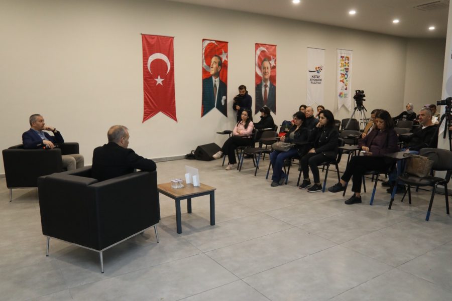 HATAY KİTAP G&Uuml;NLERİ &Uuml;NL&Uuml; GAZETECI VE YAZARLARI AĞIRLIYOR