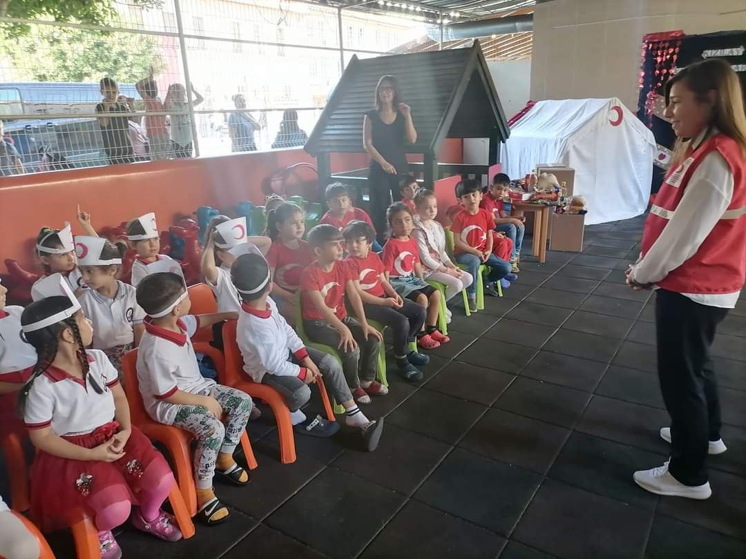 MİTHATPAŞA&#8217;NIN MİNİKLERİ GÖZ BEBEĞİMİZ KIZILAY İLE TANIŞTI