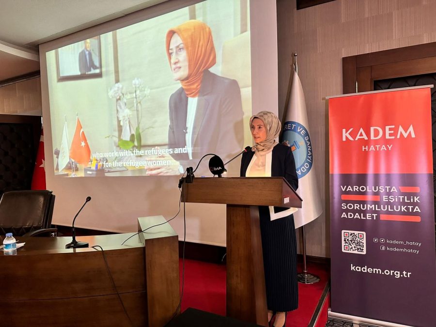 KADEM Hatay Temsilciliği kadına y&ouml;nelik şiddete karşı toplumsal farkındalık oluşturmak i&ccedil;in&rdquo; Israrlı Takip &ldquo;konusunun işlendiği eğitim semineri d&uuml;zenledi.