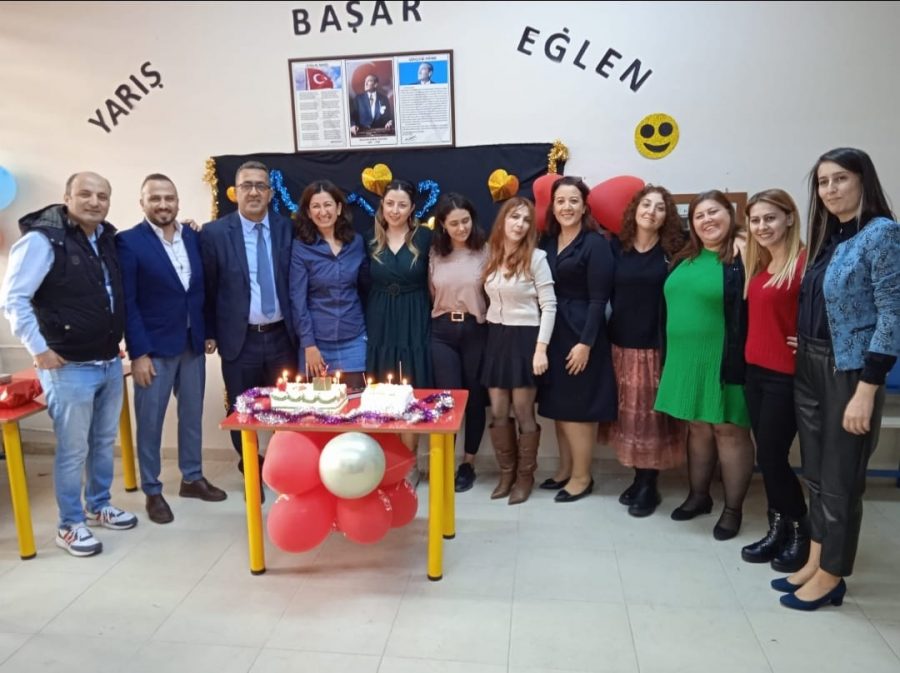 BELEN GAZİ ABDURRAHMAN PAŞA İLKOKULU&#8217;NDA ÖĞRETMENLER GÜNÜ&#8217;NE RENKLİ KUTLAMA