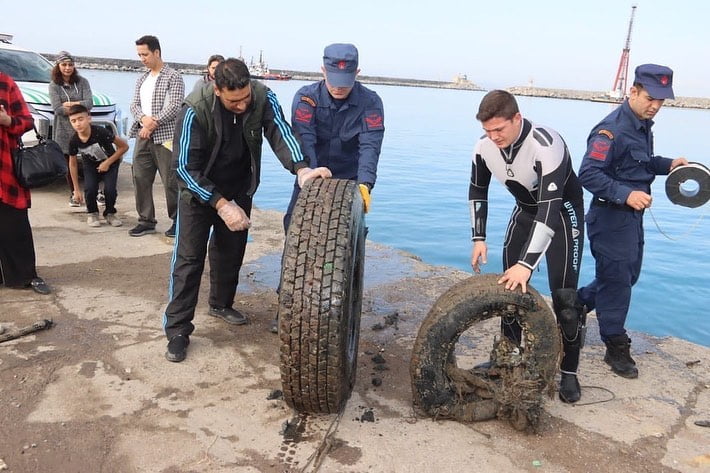 Dörtyol sahilinde çevre temizliği yaptılar