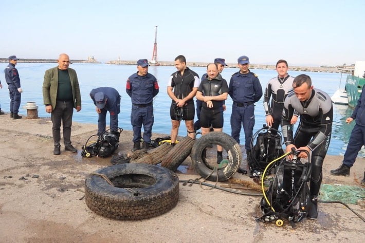 Dörtyol sahilinde çevre temizliği yaptılar
