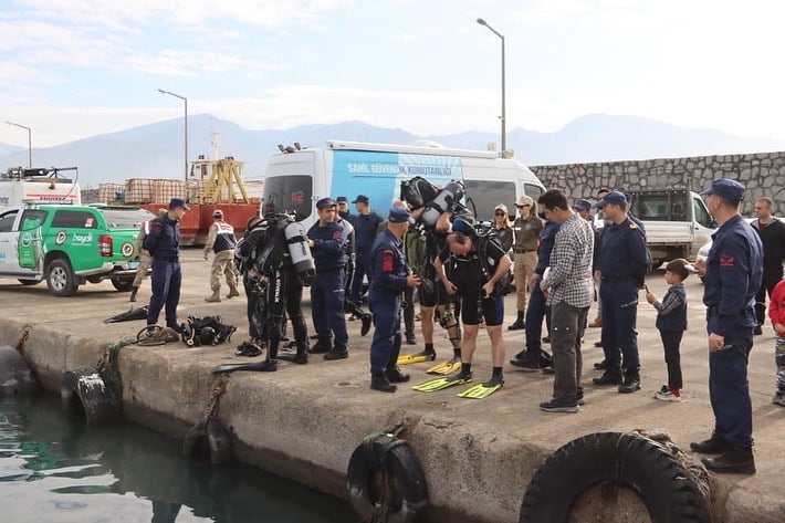 Dörtyol sahilinde çevre temizliği yaptılar