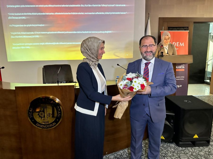 KADEM Hatay Temsilciliği kadına y&ouml;nelik şiddete karşı toplumsal farkındalık oluşturmak i&ccedil;in&rdquo; Israrlı Takip &ldquo;konusunun işlendiği eğitim semineri d&uuml;zenledi.