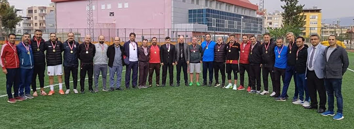 ÖĞRETMENLERDEN DERS GİBİ FUTBOL TURNUVASI