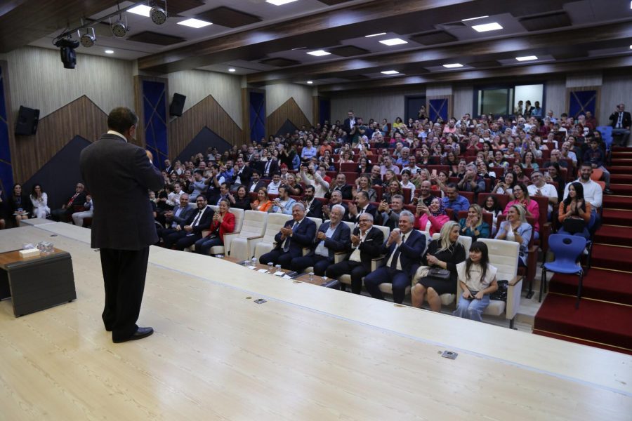 PROF. DR. ÜSTÜN DÖKMEN YÜKSELİŞ KOLEJİNDE!