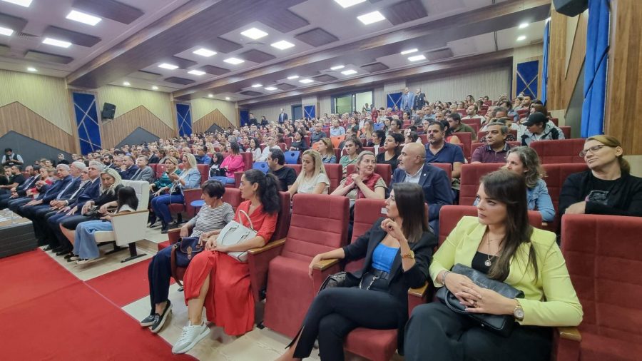 PROF. DR. ÜSTÜN DÖKMEN YÜKSELİŞ KOLEJİNDE!