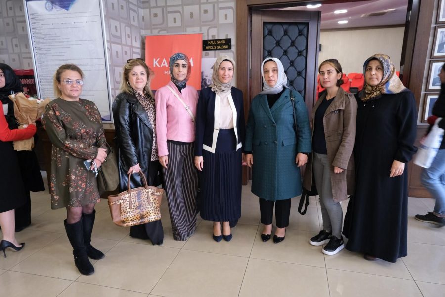 KADEM Hatay Temsilciliği kadına y&ouml;nelik şiddete karşı toplumsal farkındalık oluşturmak i&ccedil;in&rdquo; Israrlı Takip &ldquo;konusunun işlendiği eğitim semineri d&uuml;zenledi.