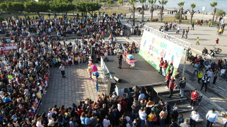 &Ccedil;OCUK HAKLARI G&Uuml;N&Uuml;&rsquo;NDE &Ccedil;OCUKLAR G&Ouml;N&Uuml;LLERİNCE EĞLENDİ