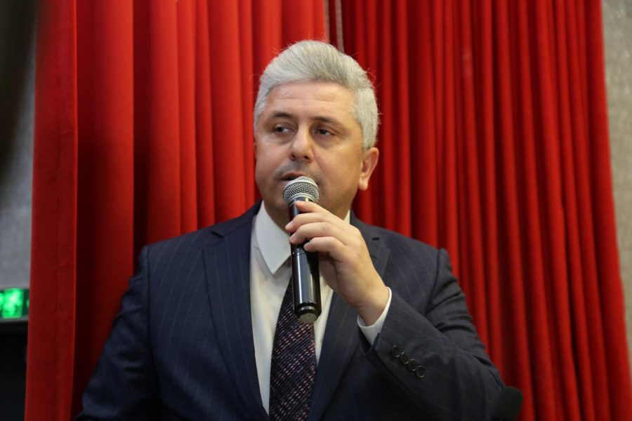 PROF. DR. ÜSTÜN DÖKMEN YÜKSELİŞ KOLEJİNDE!