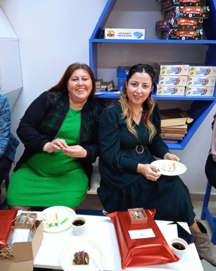 BELEN GAZİ ABDURRAHMAN PAŞA İLKOKULU&#8217;NDA ÖĞRETMENLER GÜNÜ&#8217;NE RENKLİ KUTLAMA