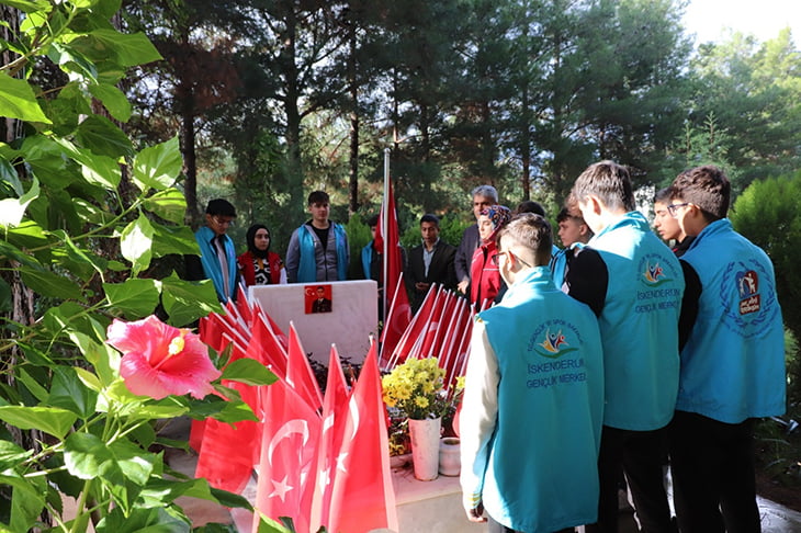 KALPLERDE İZ BIRAKAN &ldquo;GEN&Ccedil;LERİN SAYGI N&Ouml;BETİ&rdquo; PROJESİNE FERHAT GEDİK&rsquo;İN AİLE ZİYARETİ İLE YENİDEN BAŞLANDI!