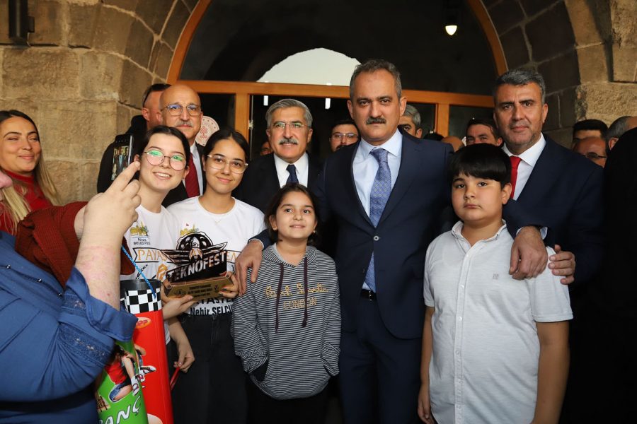 BAKAN ÖZER, PAYAS SOKULLU MEHMET PAŞA KÜLLİYESİ’NE HAYRAN KALDI