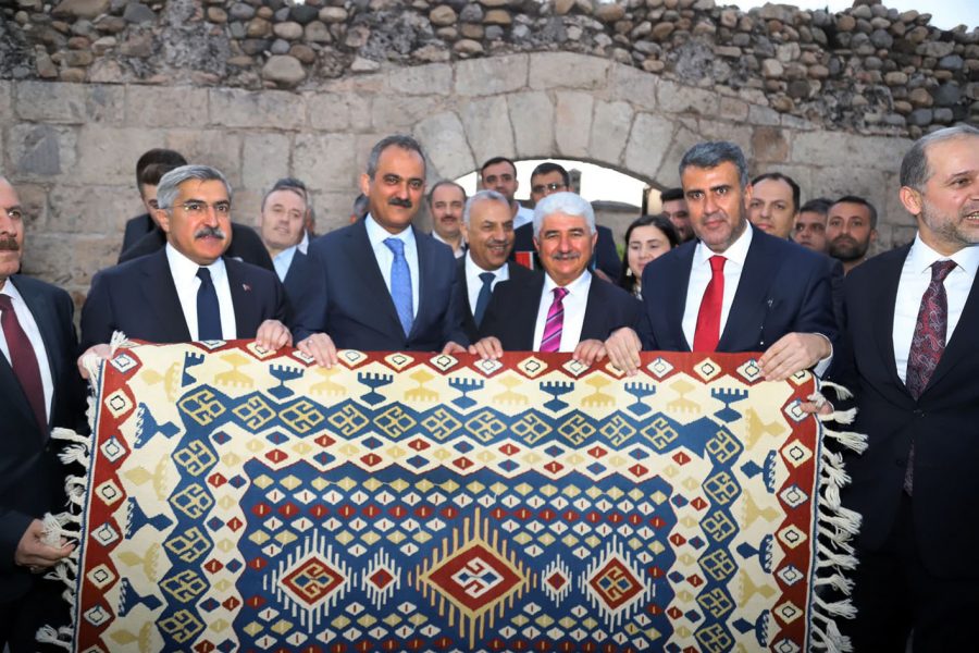 BAKAN ÖZER, PAYAS SOKULLU MEHMET PAŞA KÜLLİYESİ’NE HAYRAN KALDI