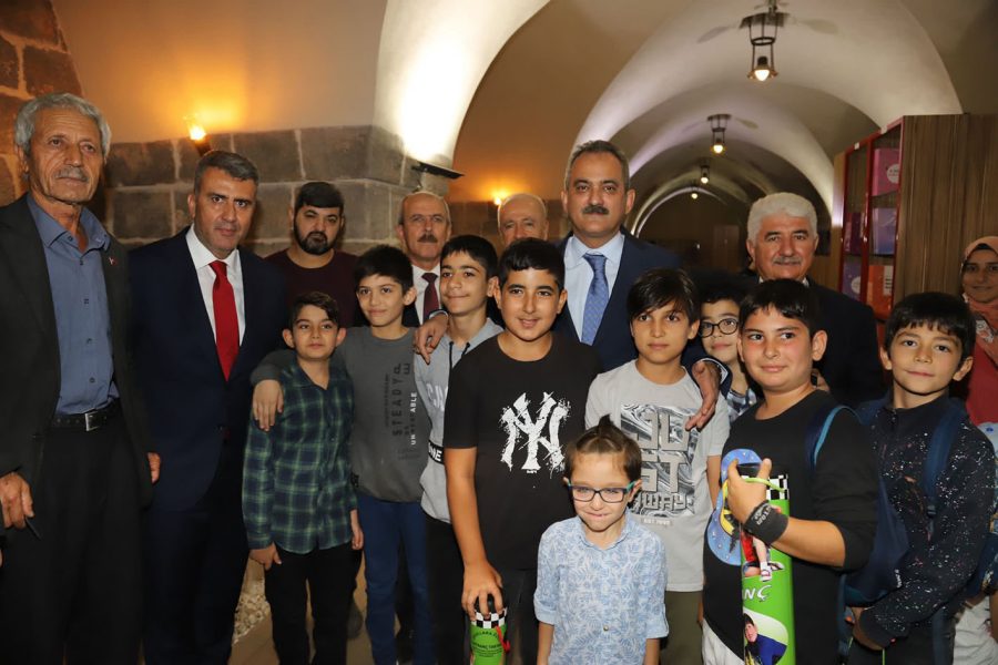 BAKAN ÖZER, PAYAS SOKULLU MEHMET PAŞA KÜLLİYESİ’NE HAYRAN KALDI