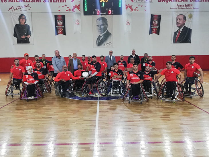 TOSYALI İSKENDERUN ENGELLİLER BASKETBOL TAKIMININ M&Uuml;CADELESİ TAKDİR TOPLADI