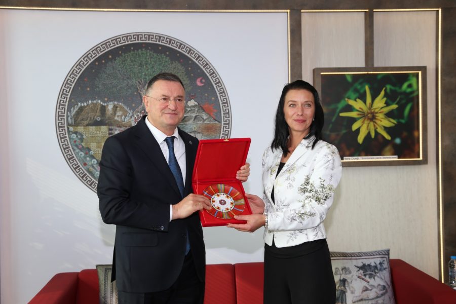 B&Uuml;Y&Uuml;KEL&Ccedil;İLERDEN BAŞKAN SAVAŞ’A ZİYARET