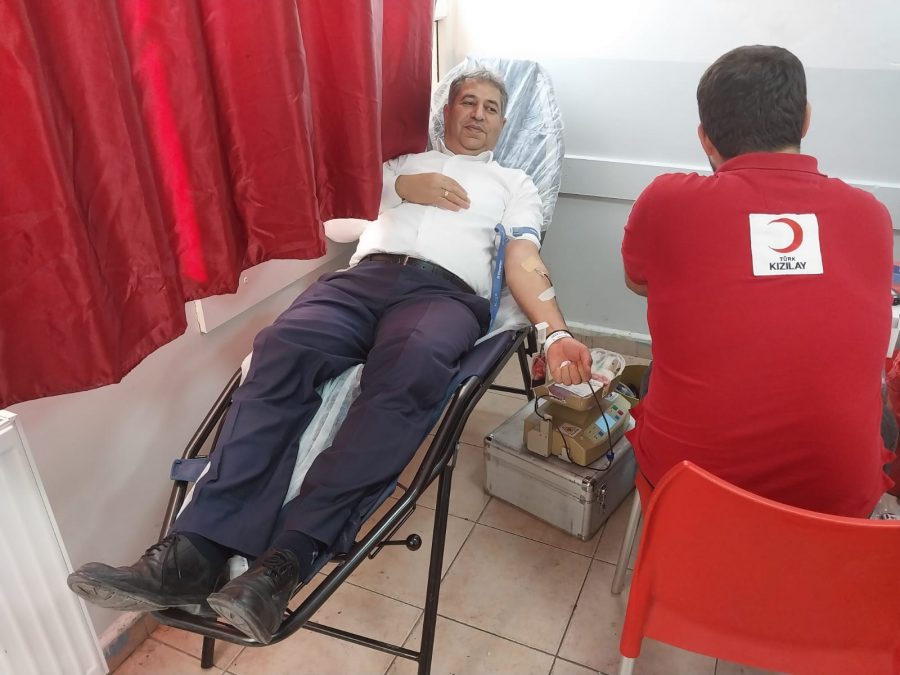 İSKENDERUN&#8217;DAKİ OKULLARDA KAN BAĞIŞI KAMPANYASINA YOĞUN İLGİ